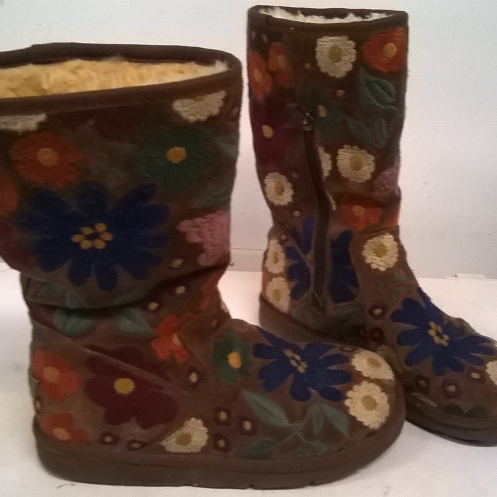 Ugg Embroidered Wahine Limited Edition Boots Size 8